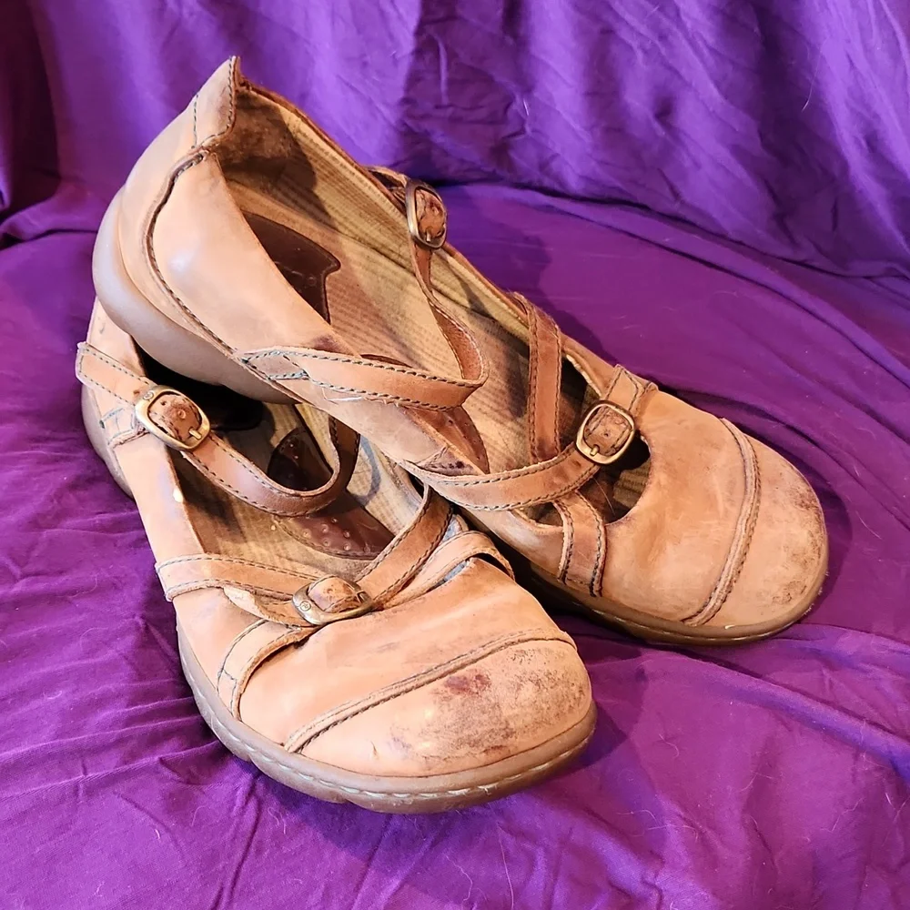 BORN Size 7 flats - Picture 1 of 2